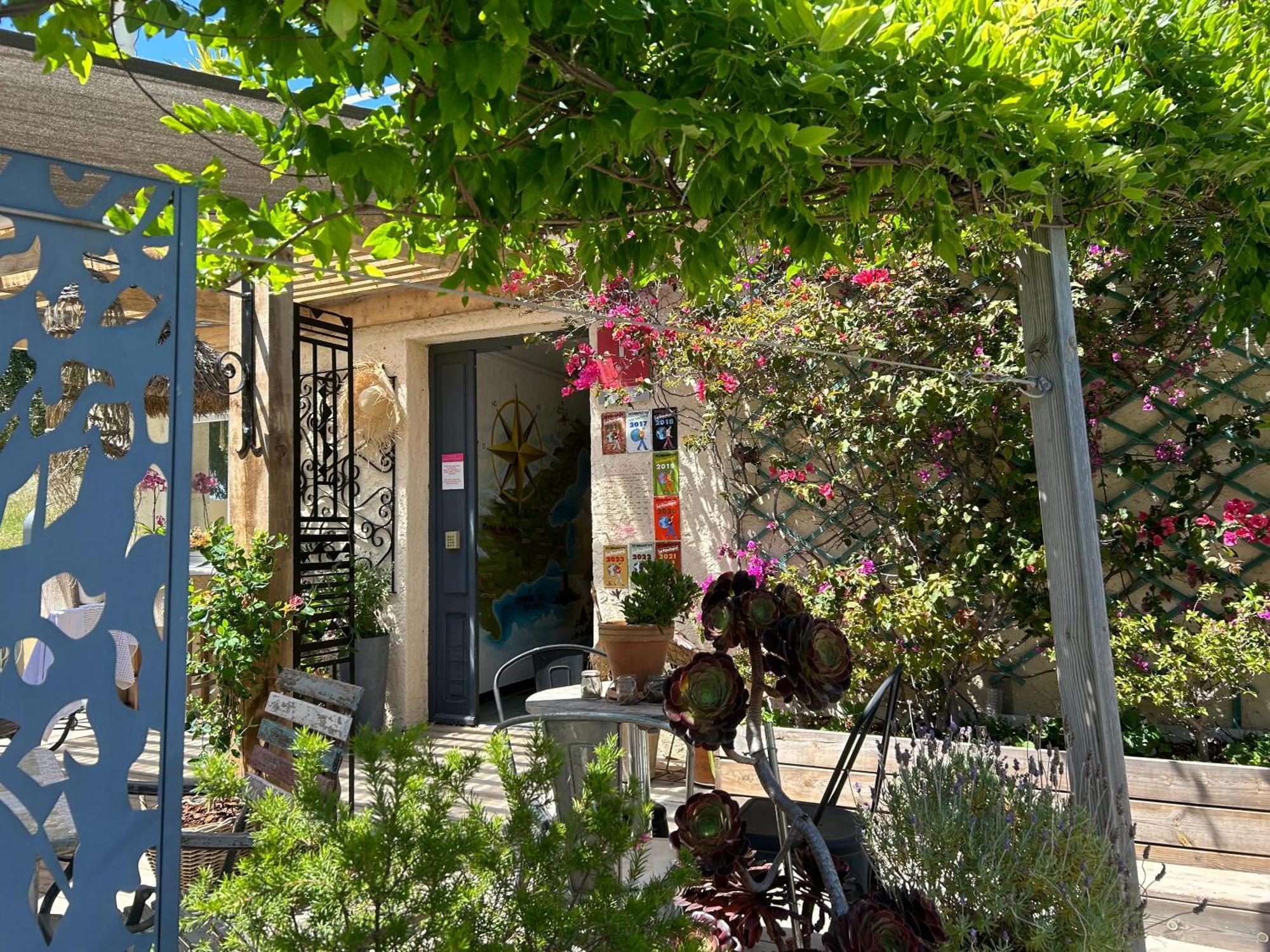 Hôtel Auberge Provençale Saint-Raphaël Buitenkant foto